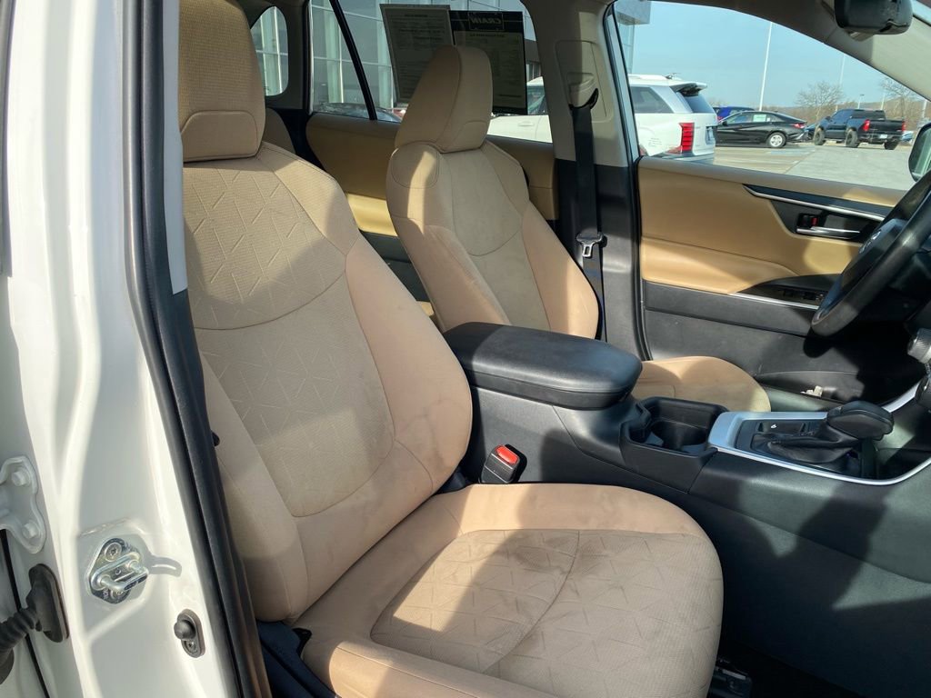 Used 2019 Toyota RAV4 XLE w/ Convenience Package image 30
