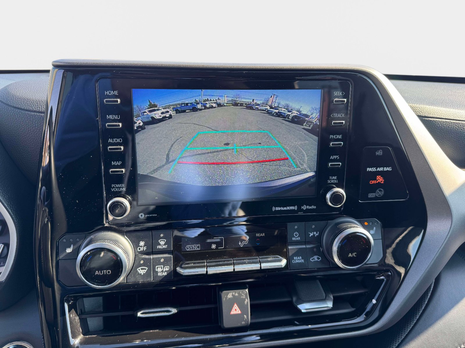 Used 2022 Toyota Highlander XLE image 27