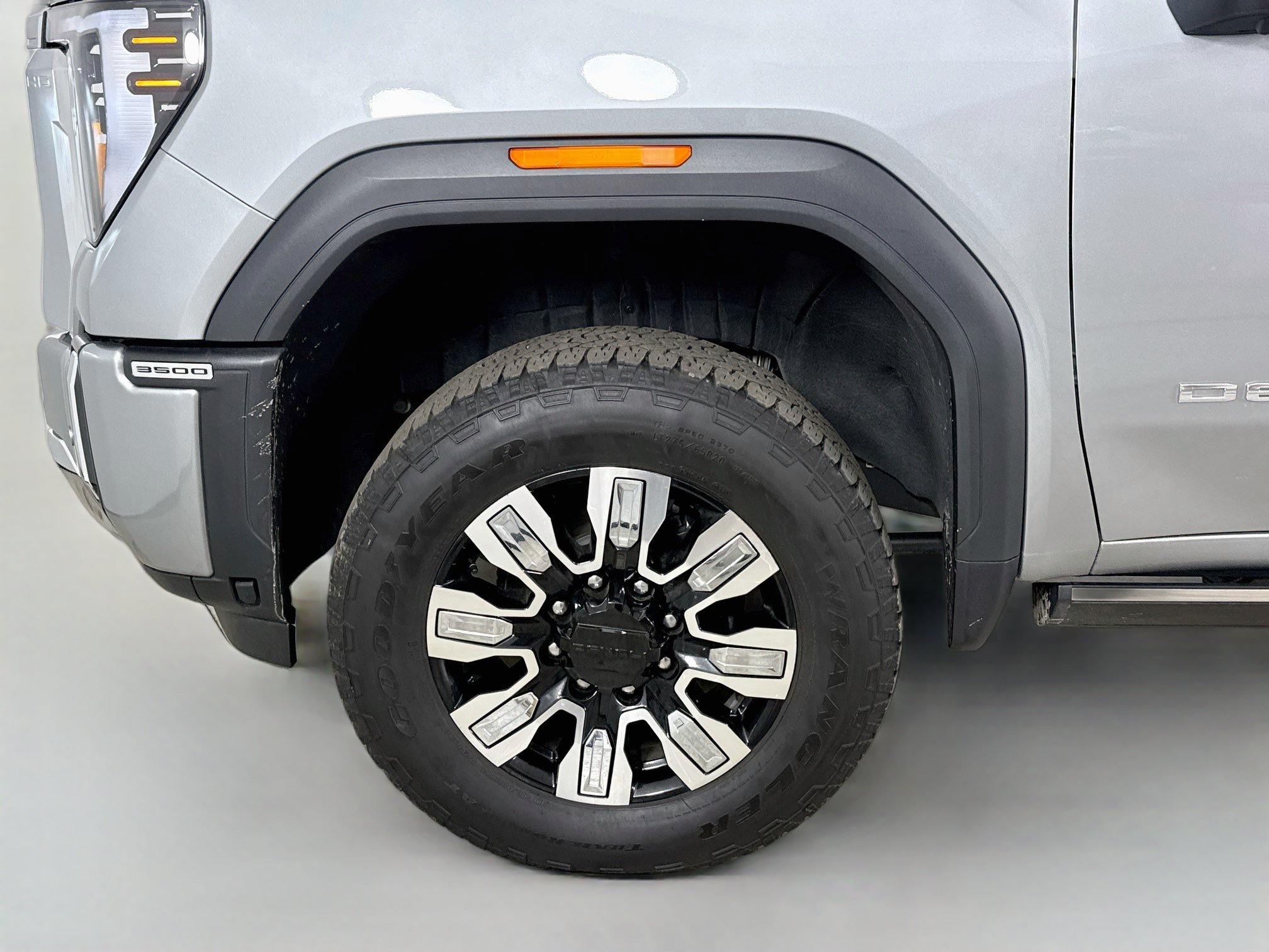 Used 2025 GMC Sierra 3500 Denali w/ Denali Reserve Package AWD/4WD image 36