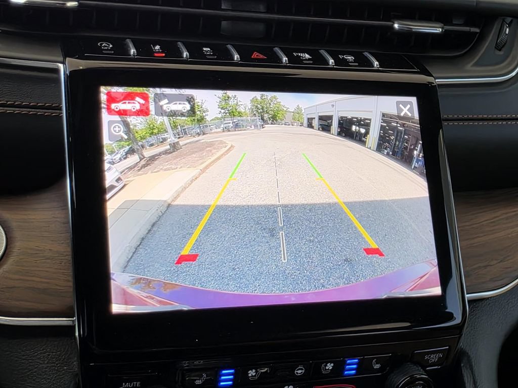 Used 2025 Jeep Grand Cherokee Summit AWD/4WD image 21