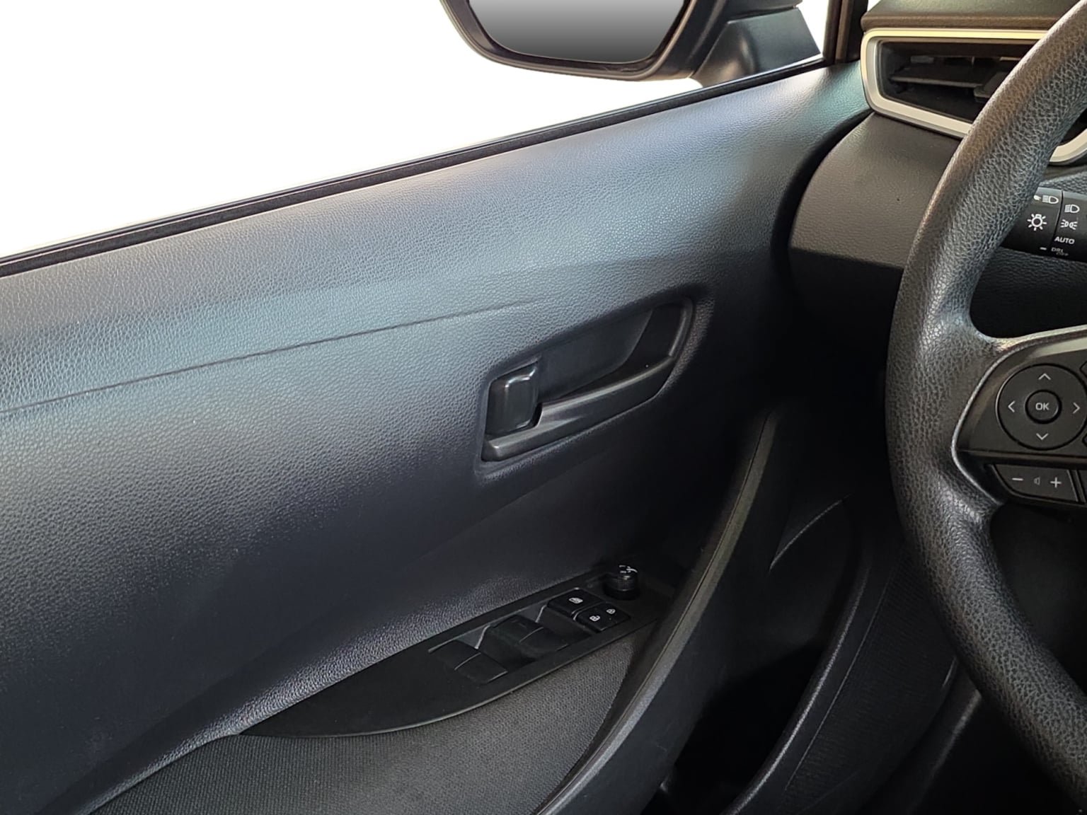 Used 2026 Toyota Corolla LE FWD image 23