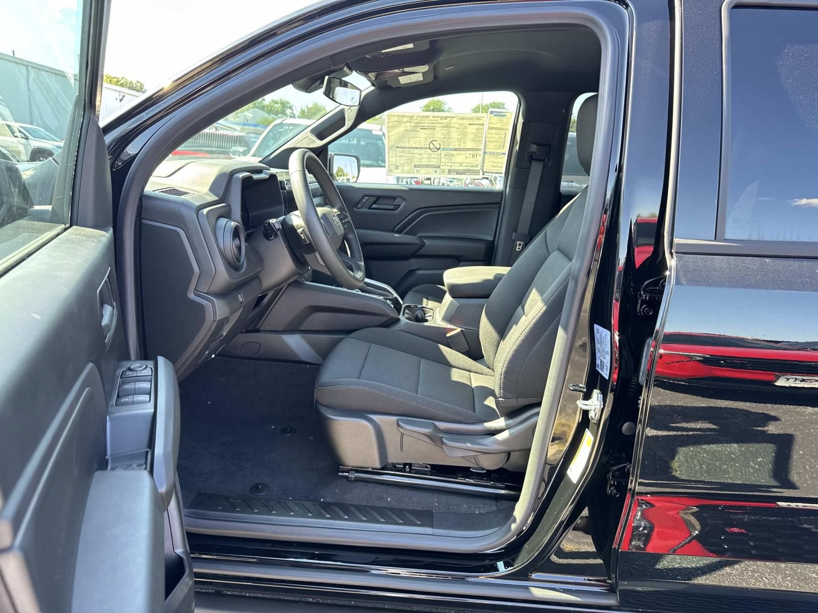 New 2026 Chevrolet Colorado Trail Boss w/ Midnight Edition AWD/4WD image 17