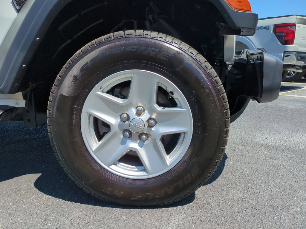 Used 2023 Jeep Gladiator Sport AWD/4WD image 13