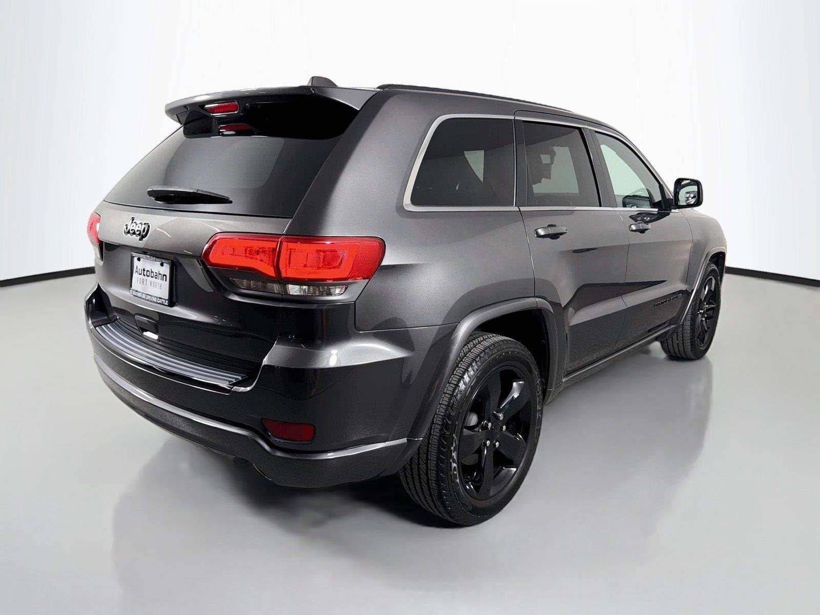 Used 2015 Jeep Grand Cherokee Altitude RWD image 5