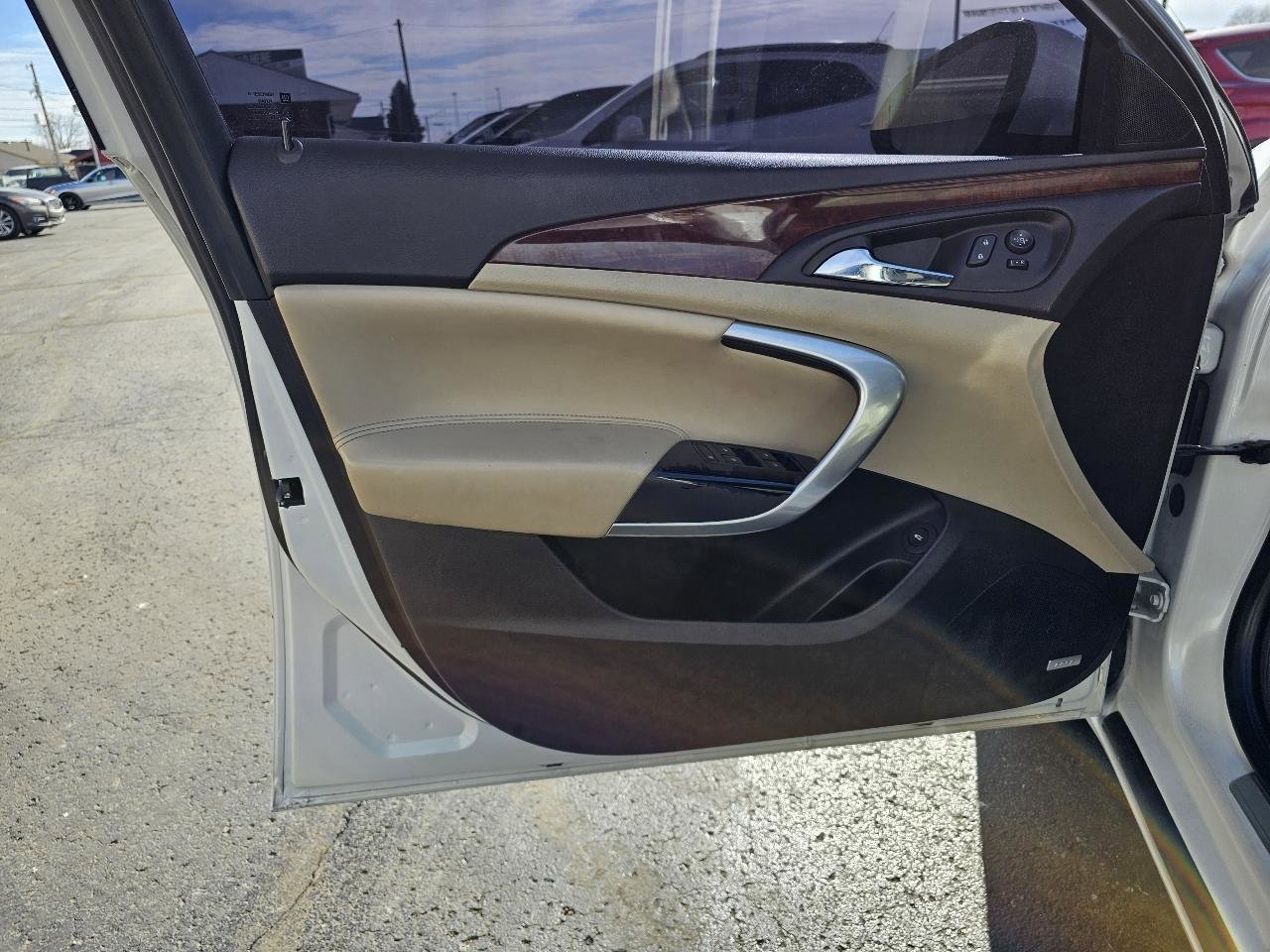 Used 2016 Buick Regal Premium w/ Driver Confidence Package #1 image 4