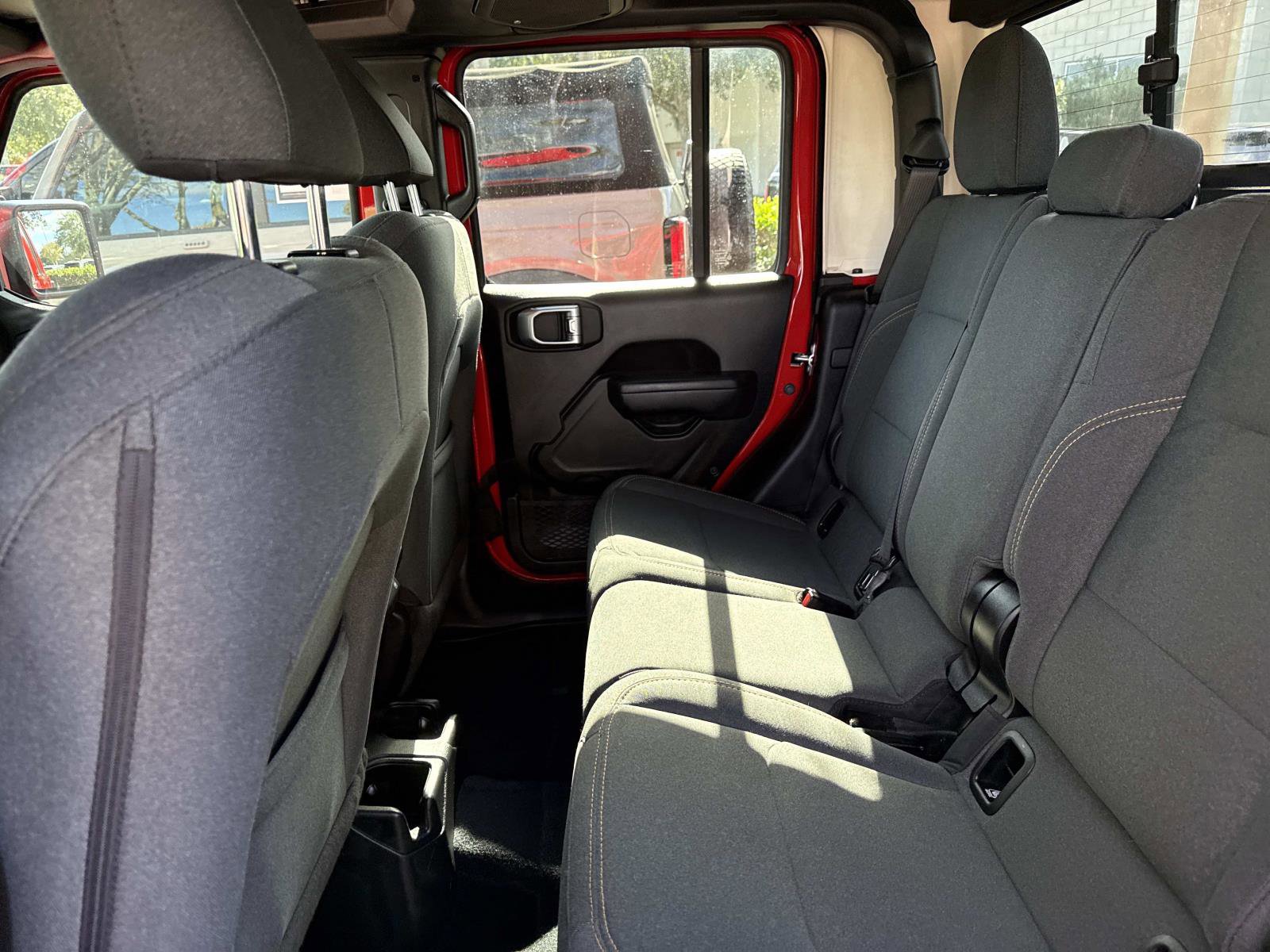 Used 2024 Jeep Gladiator Sport image 14