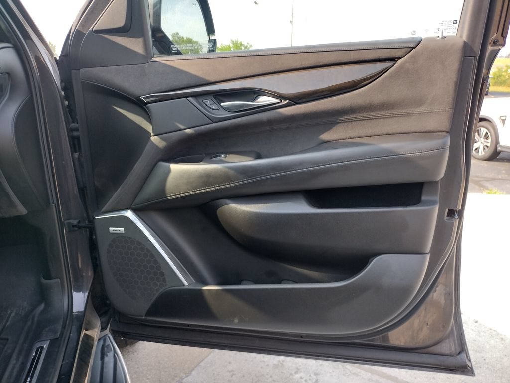 Used 2016 Cadillac Escalade Platinum AWD/4WD image 23