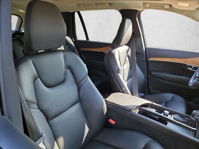 Used 2022 Volvo XC90 T5 Momentum FWD image 12