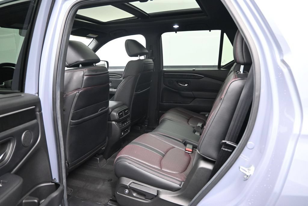 Used 2025 Honda Pilot Black Edition image 19