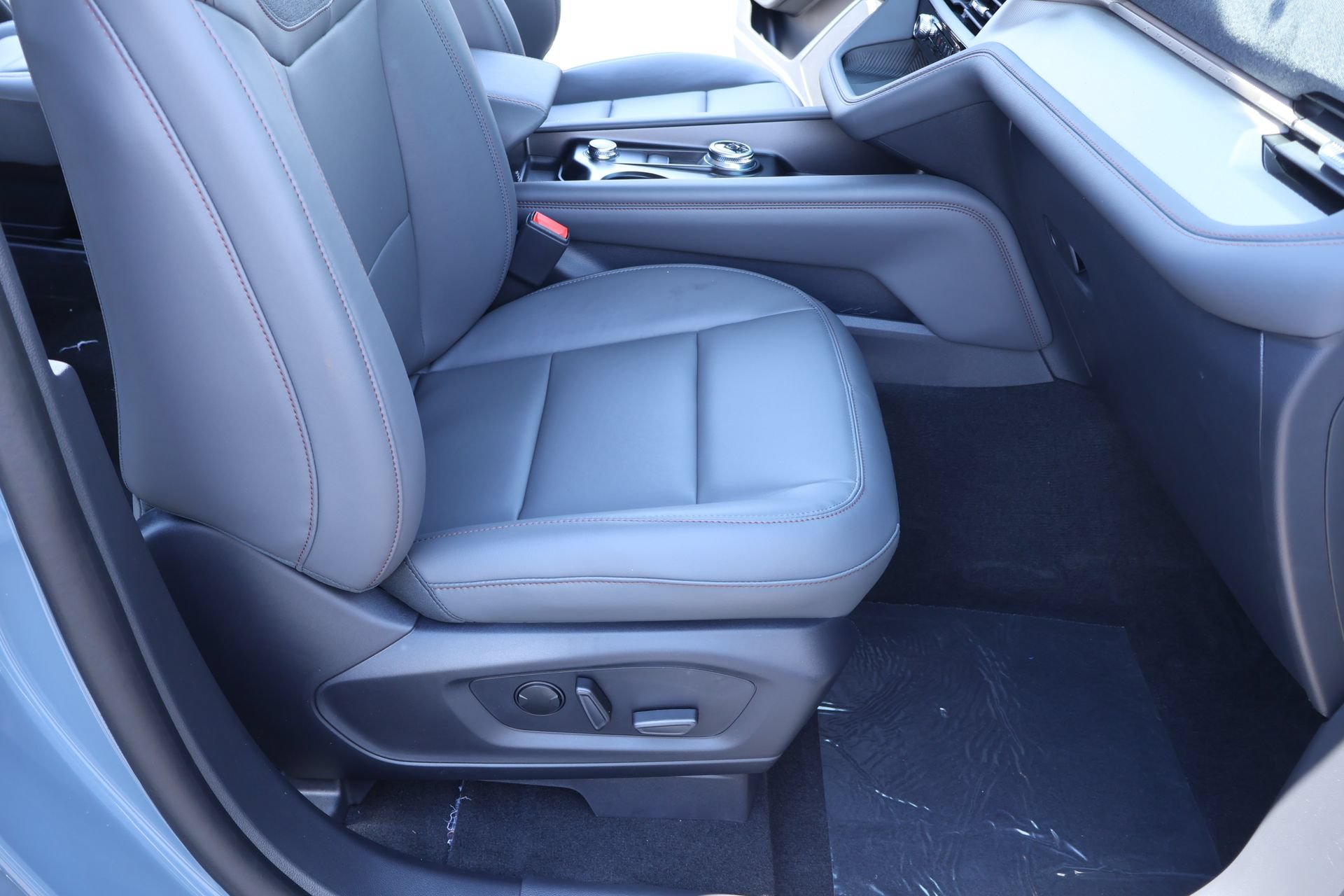 New 2026 Ford Explorer Active w/ Active Comfort Package AWD/4WD image 15