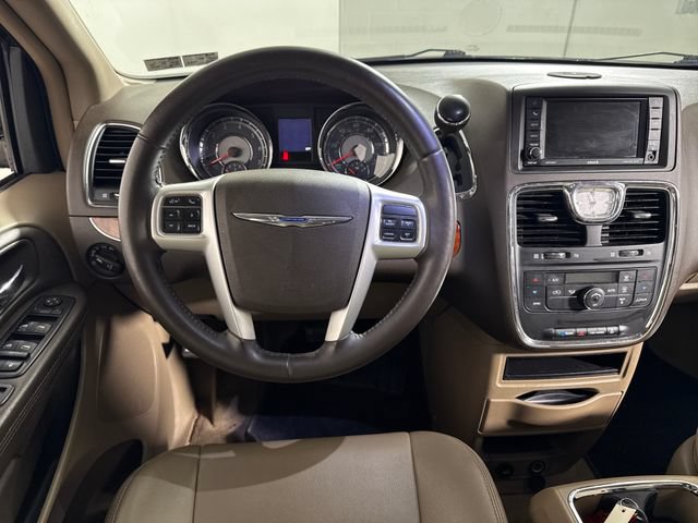 Used 2014 Chrysler Town & Country Touring FWD image 19