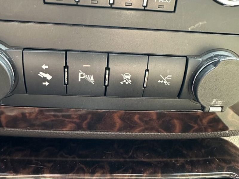 Used 2011 GMC Yukon XL Denali image 16