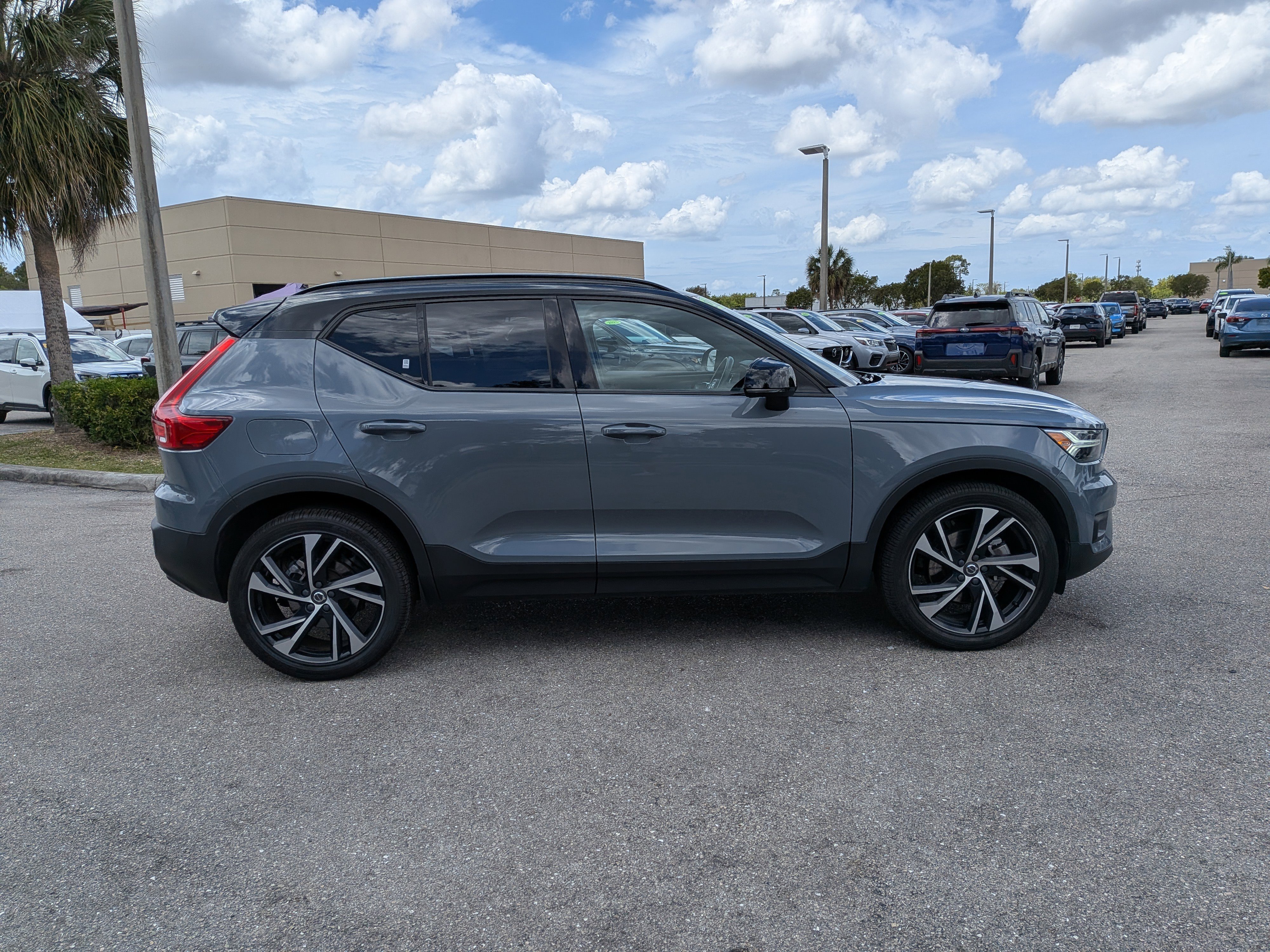 Used 2021 Volvo XC40 T4 R-Design w/ Protection Package Premier image 3
