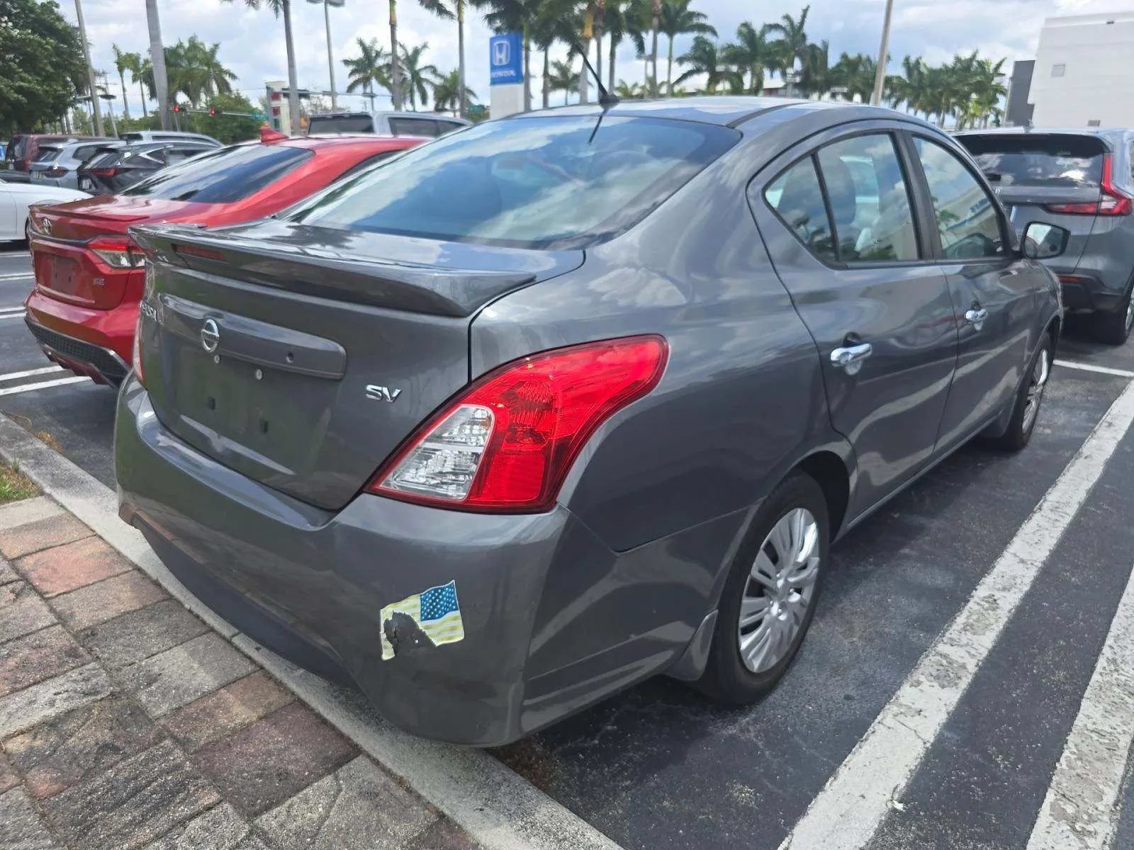 Used 2017 Nissan Versa SV FWD image 3