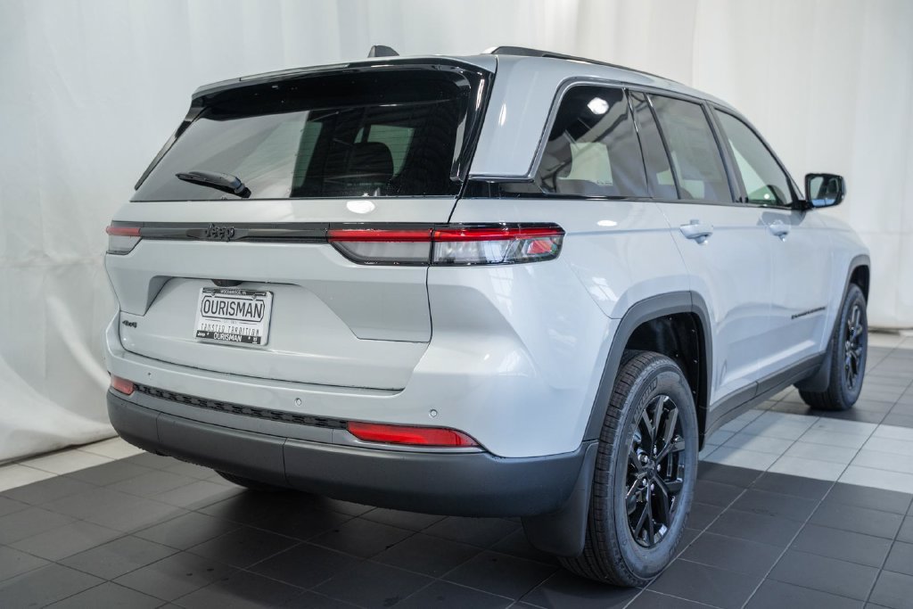 New 2026 Jeep Grand Cherokee Altitude AWD/4WD image 4
