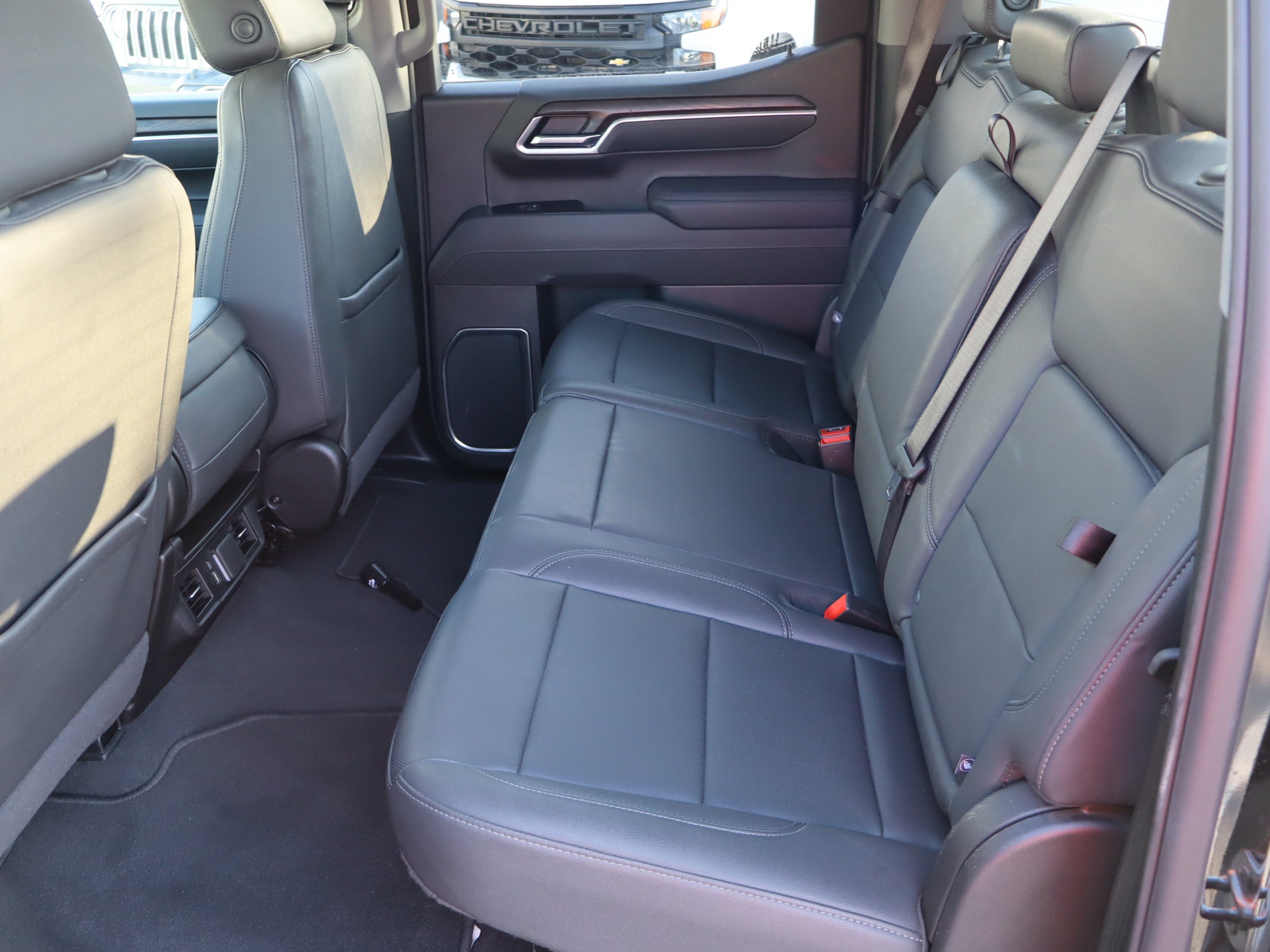 Used 2025 GMC Sierra 1500 SLT AWD/4WD image 31