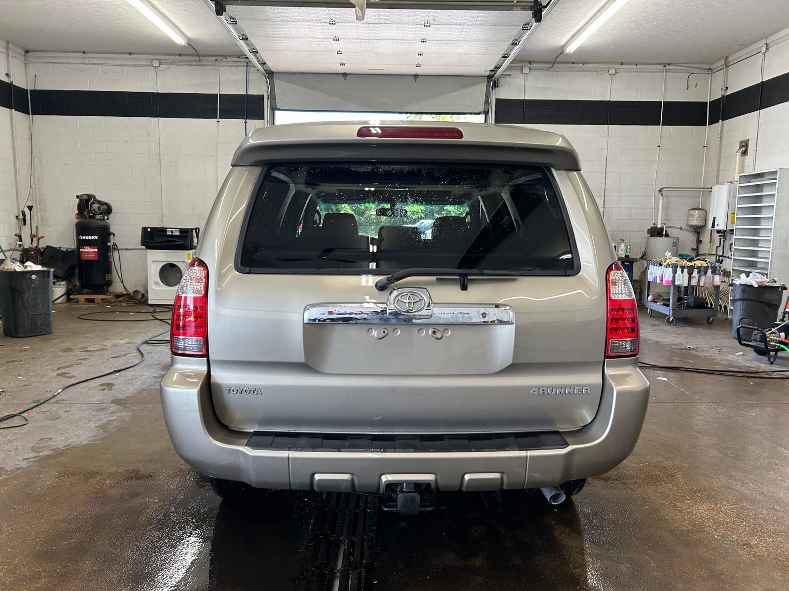 Used 2008 Toyota 4Runner SR5 AWD/4WD image 4