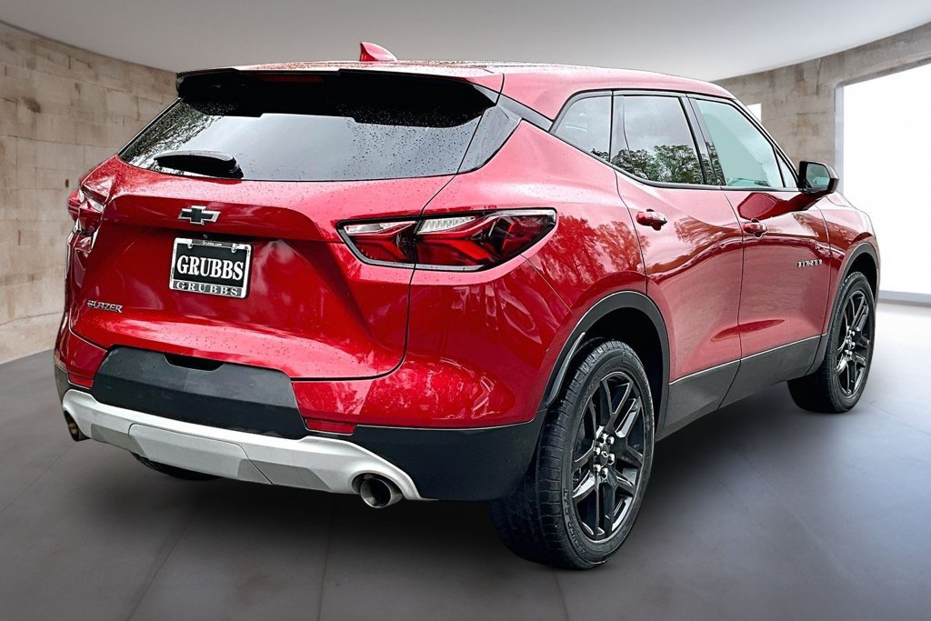 Used 2022 Chevrolet Blazer LT FWD image 2