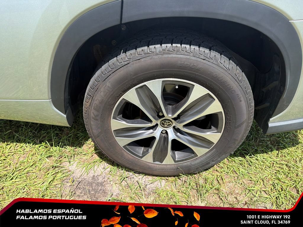 Used 2022 Toyota Highlander XLE FWD image 11