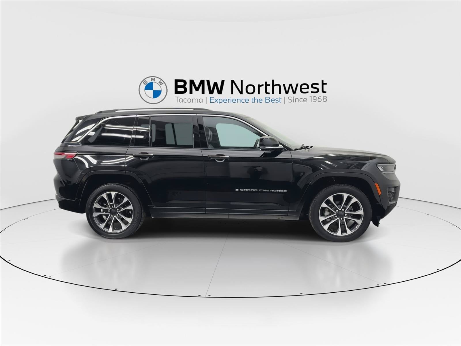 Used 2022 Jeep Grand Cherokee Overland AWD/4WD image 5