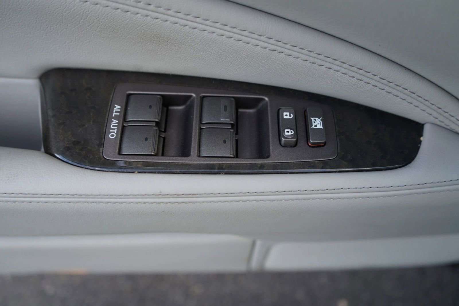 Used 2011 Lexus LS 460 RWD image 12