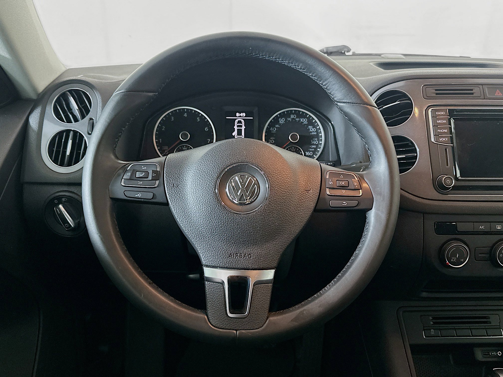 Used 2018 Volkswagen Tiguan Limited FWD image 17