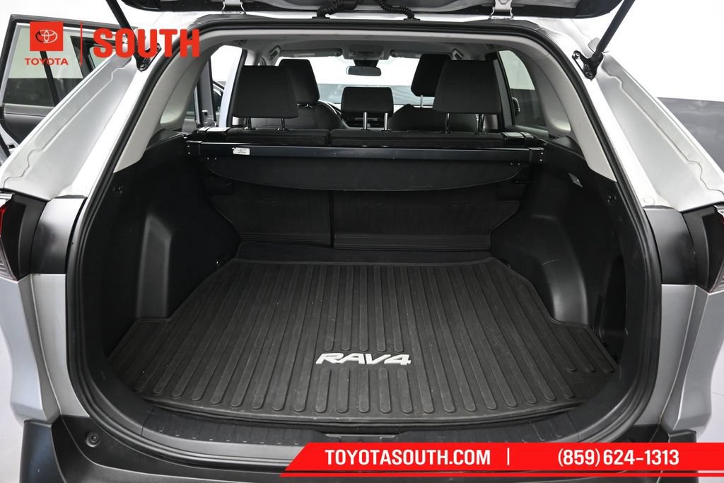 Used 2021 Toyota RAV4 XLE AWD/4WD image 21