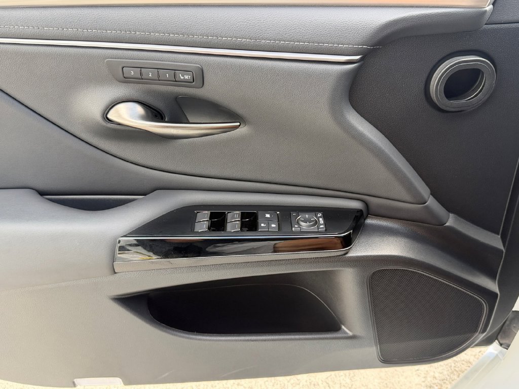 Used 2024 Lexus ES 350 F Sport w/ Accessory Package (Z2) FWD image 33