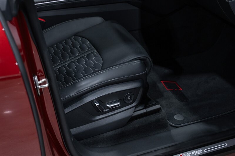 Used 2024 Audi RS Q8 AWD/4WD image 38