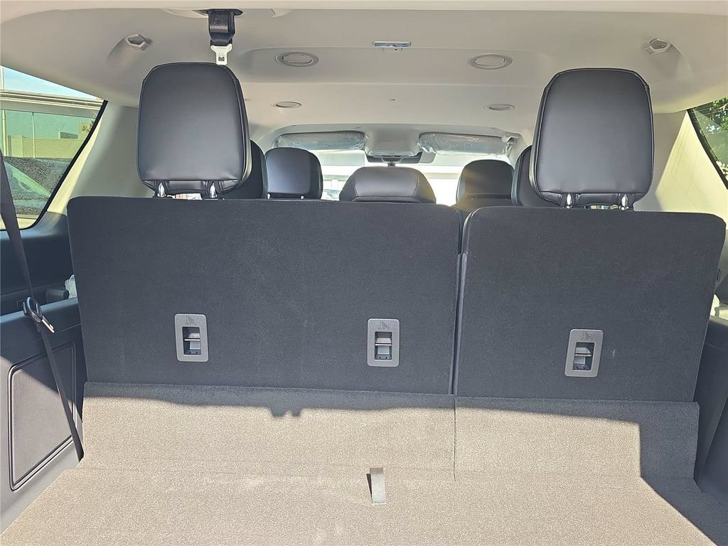 New 2027 Lincoln Navigator L Premier RWD image 9