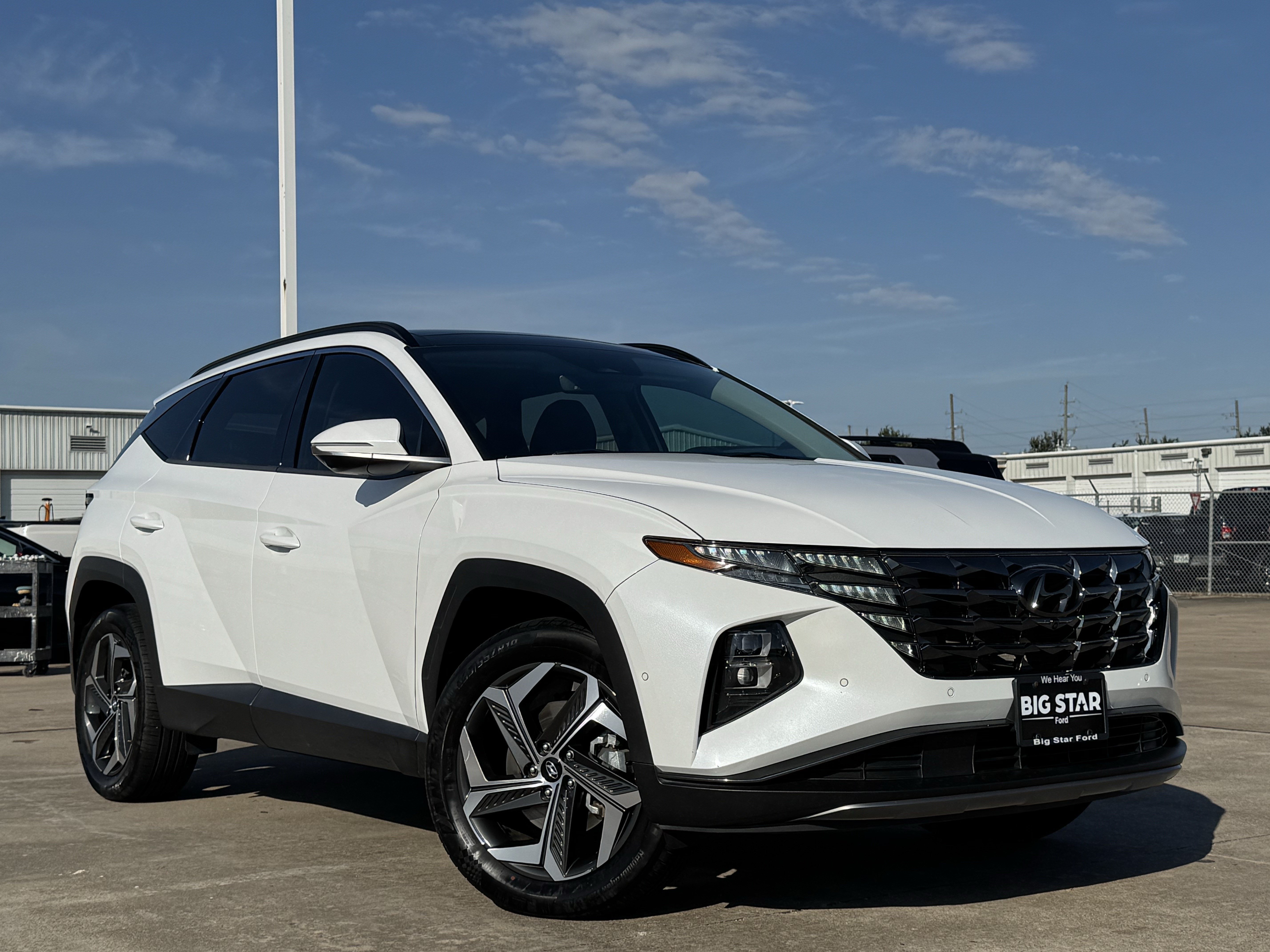 Used 2022 Hyundai Tucson Limited AWD/4WD image 2