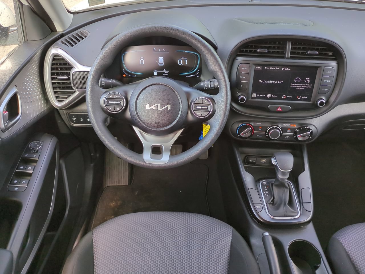 Certified 2025 Kia Soul LX w/ LX Technology Package FWD image 15
