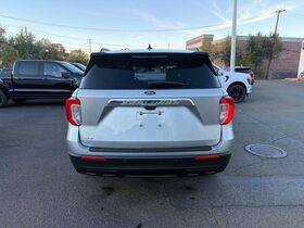 Used 2023 Ford Explorer XLT AWD/4WD image 6