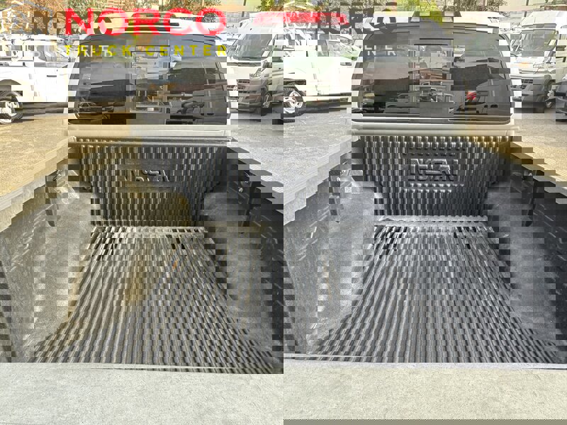 Used 2017 Nissan Frontier SV image 9