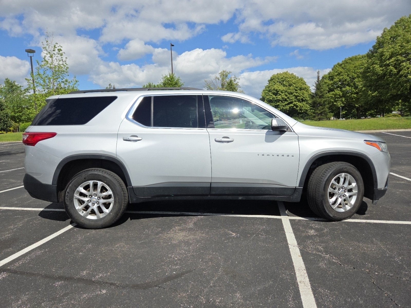 Used 2021 Chevrolet Traverse LT FWD image 20