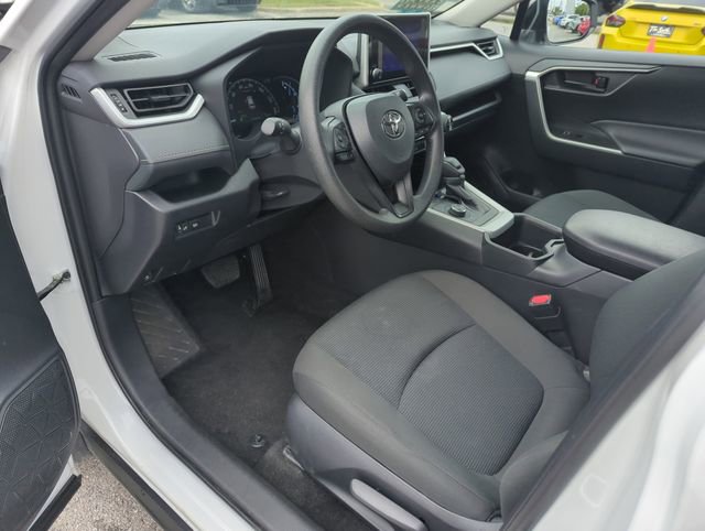 Used 2025 Toyota RAV4 LE AWD/4WD image 10