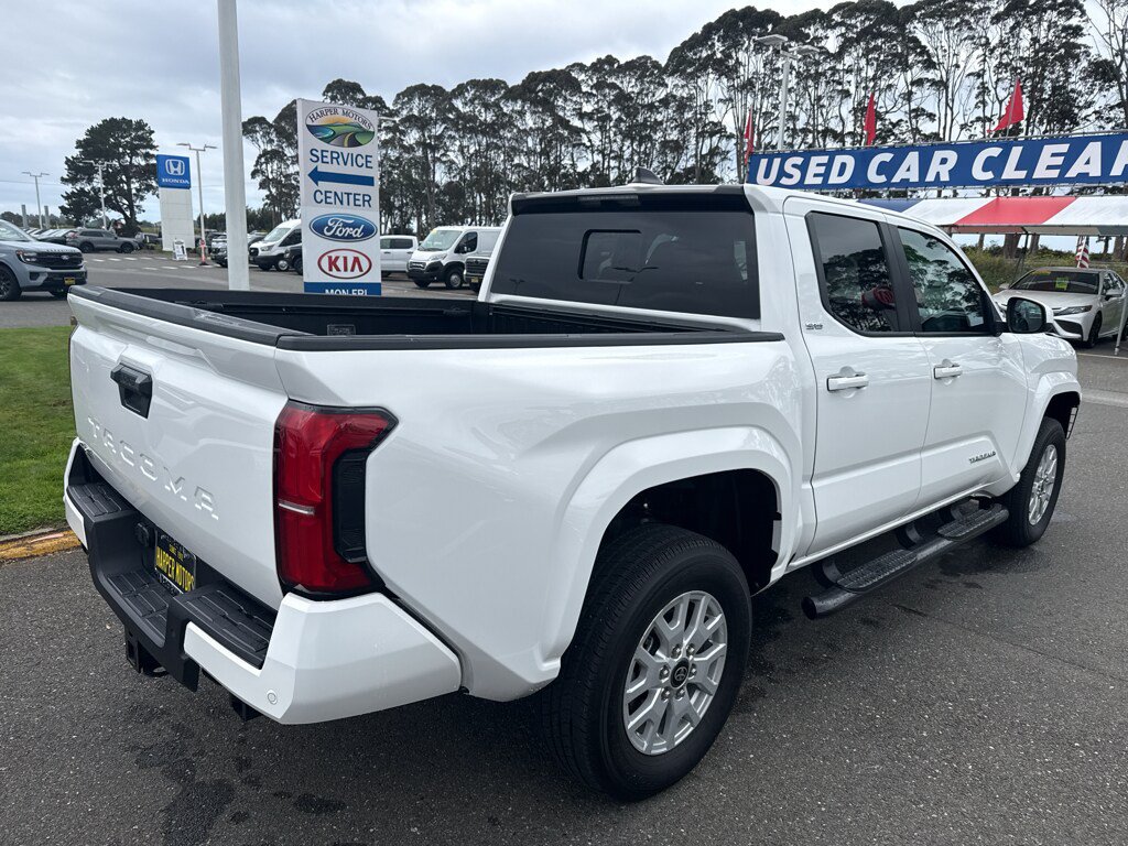 Used 2024 Toyota Tacoma SR5 w/ SR5 Upgrade Package AWD/4WD image 7