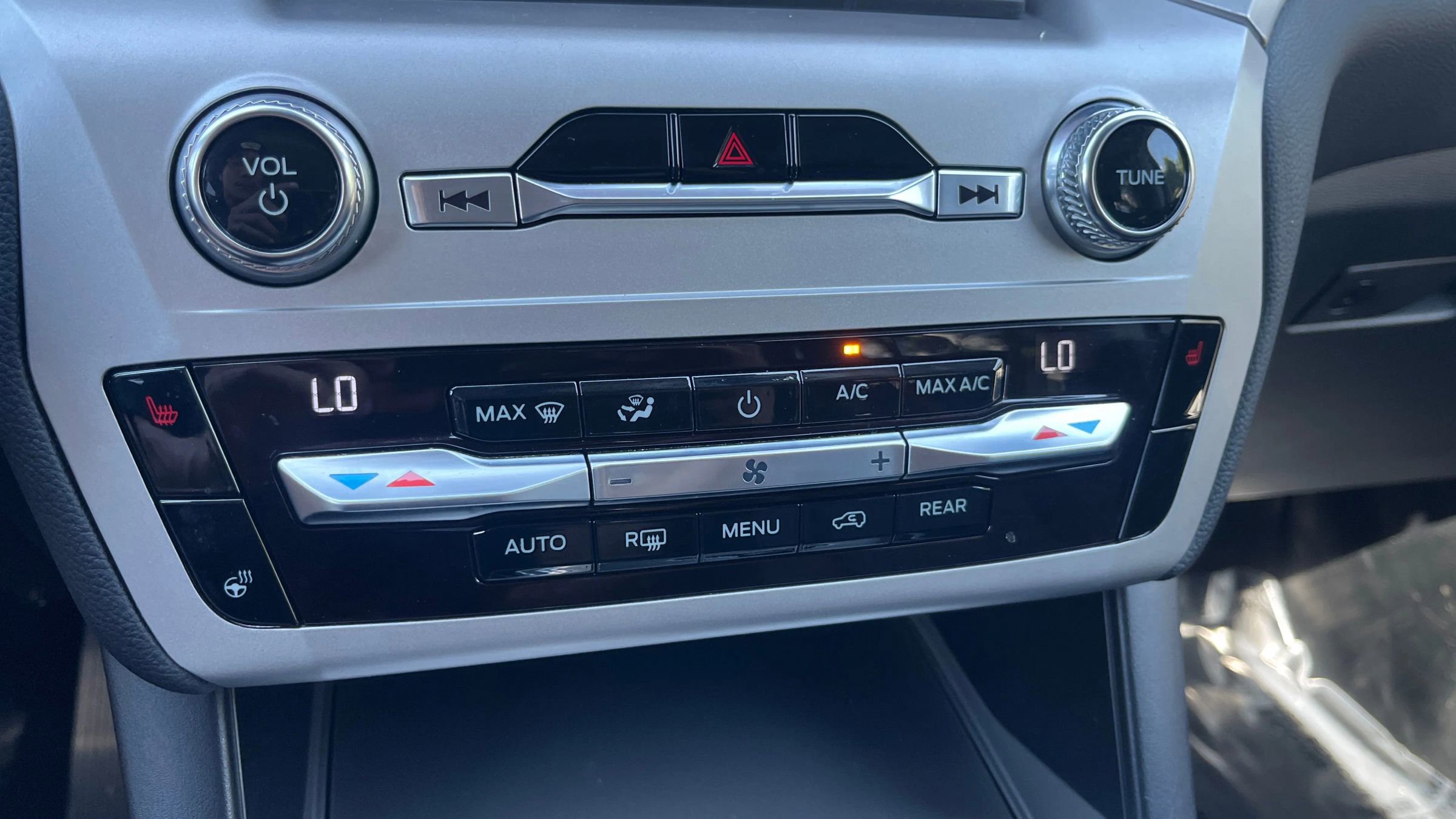 Used 2021 Ford Explorer XLT w/ Equipment Group 202A image 25