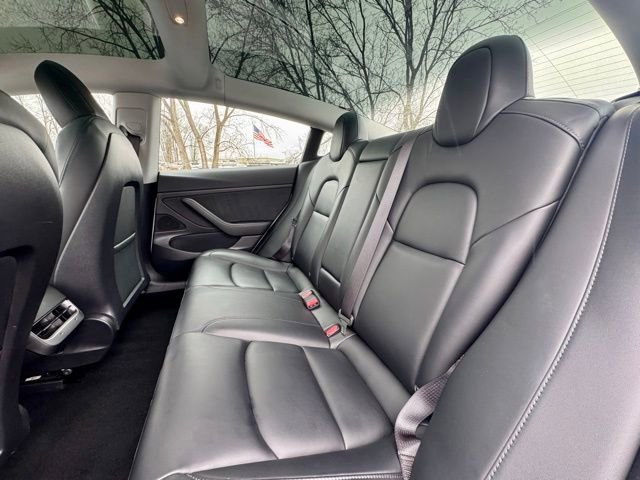 Used 2021 Tesla Model 3 Standard Range Plus image 19
