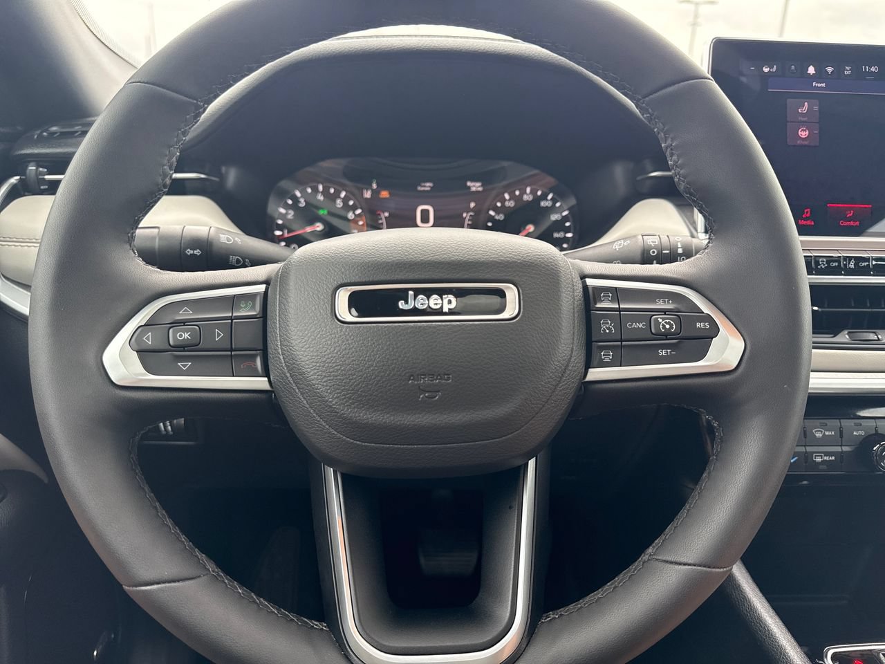 Used 2025 Jeep Compass Limited w/ Sun & Sound Group AWD/4WD image 19