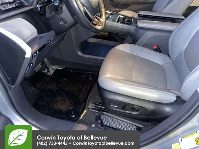 Used 2024 Toyota Sienna Limited image 9