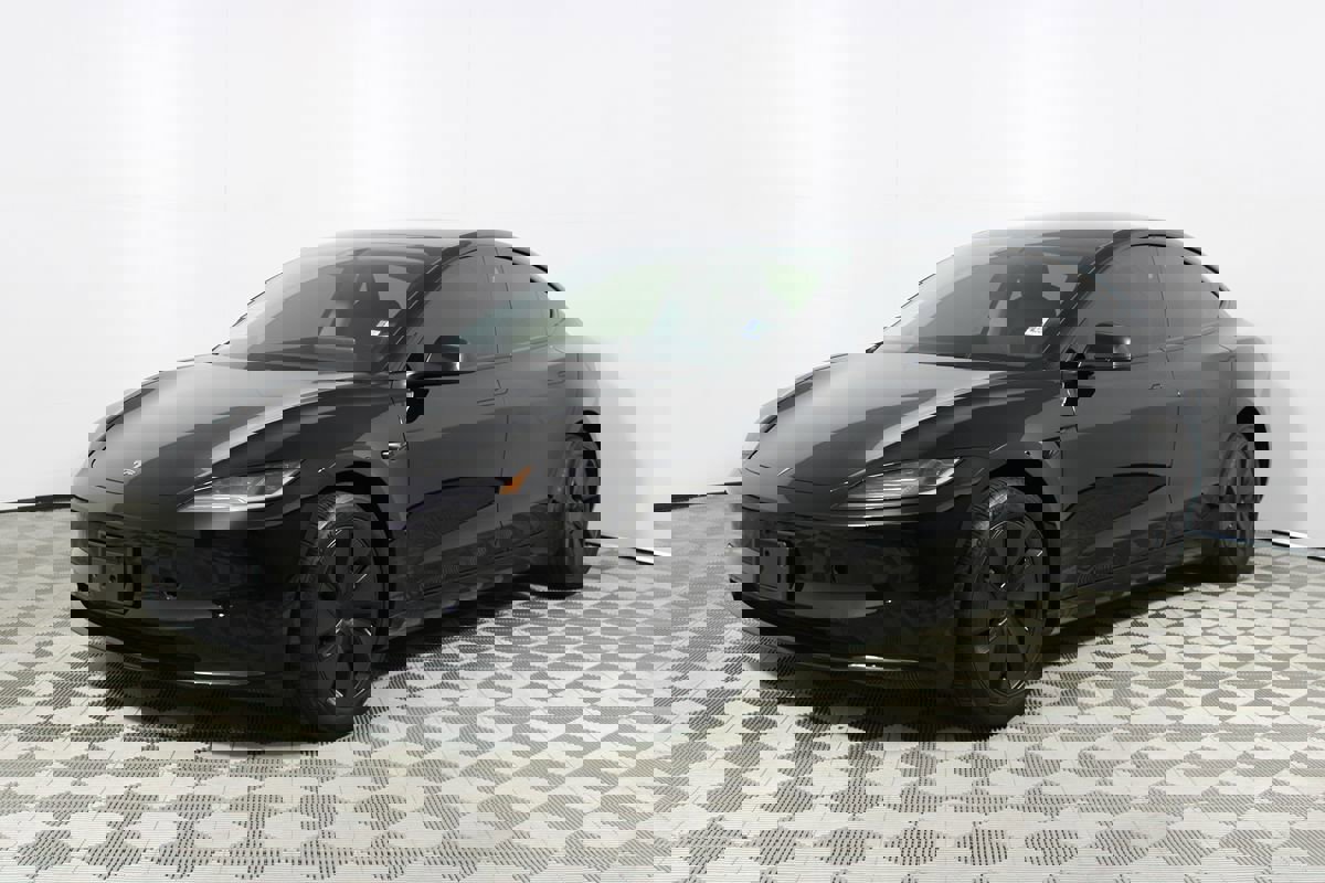 Used 2024 Tesla Model 3 Standard Range image 3