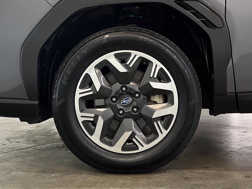 Used 2025 Subaru Forester Premium AWD/4WD image 16