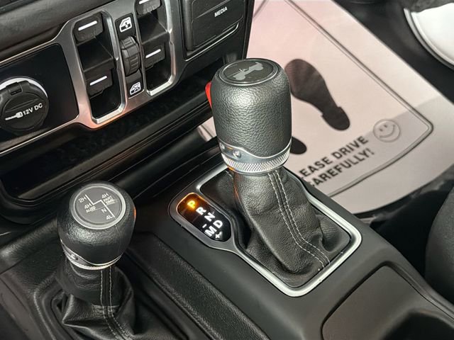 Used 2025 Jeep Wrangler Unlimited Sahara image 16