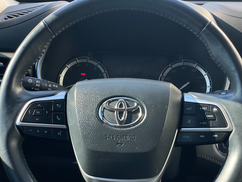 Used 2022 Toyota Highlander XLE image 12