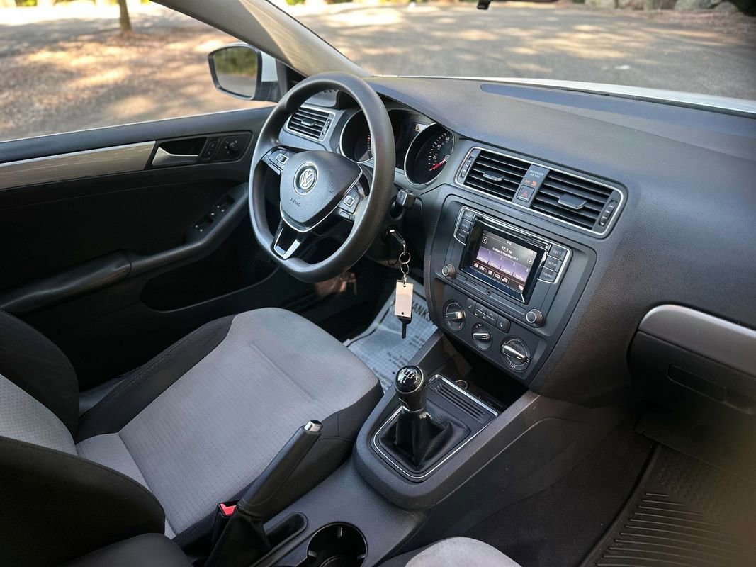 Used 2017 Volkswagen Jetta S w/ Jetta S Cold Weather Package image 19