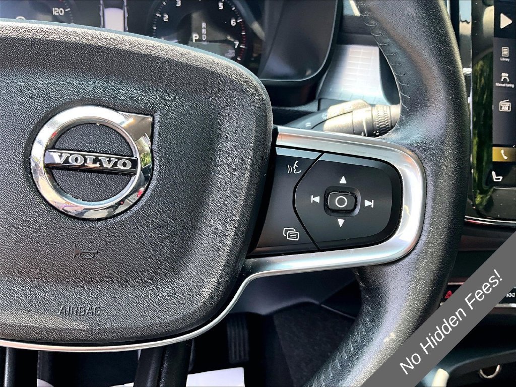 Used 2021 Volvo XC40 T4 Momentum FWD image 17