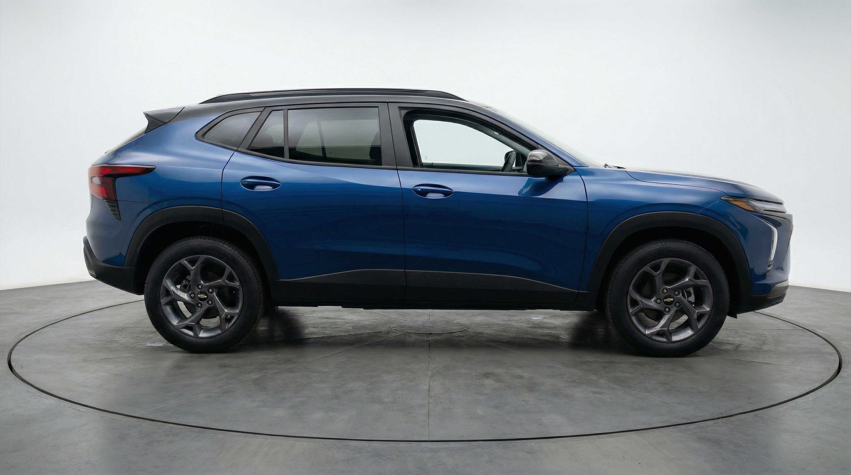 Used 2025 Chevrolet Trax LT image 11