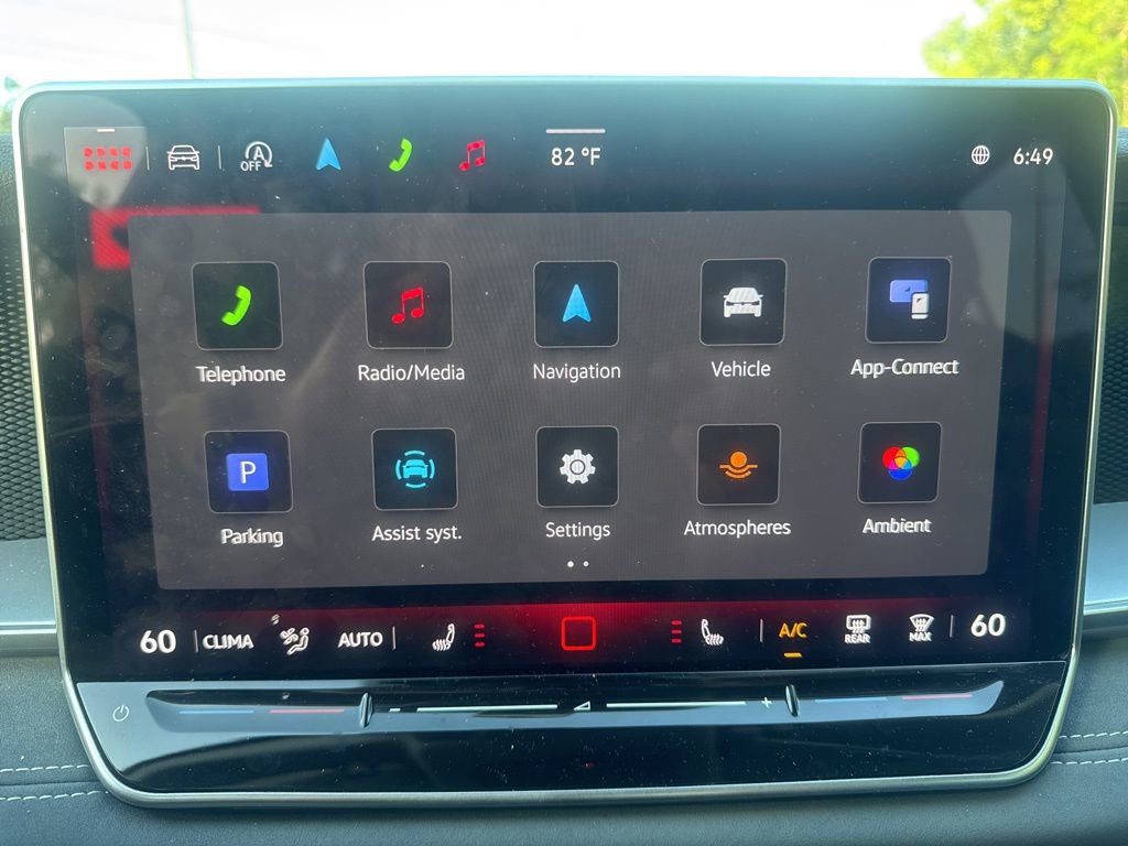 Used 2025 Volkswagen Tiguan SE FWD image 21