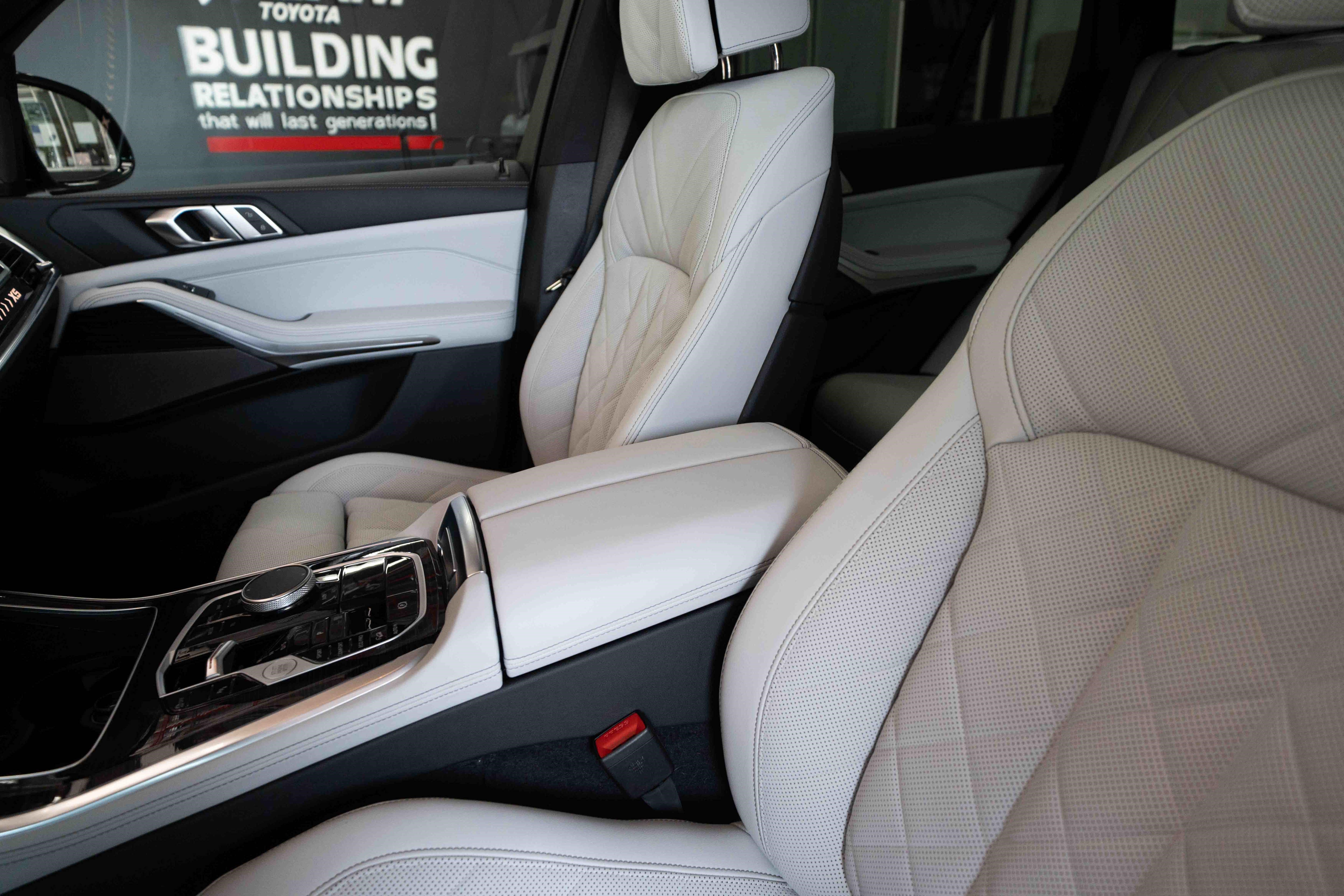 Used 2026 BMW X5 xDrive40i w/ M Sport Package AWD/4WD image 10